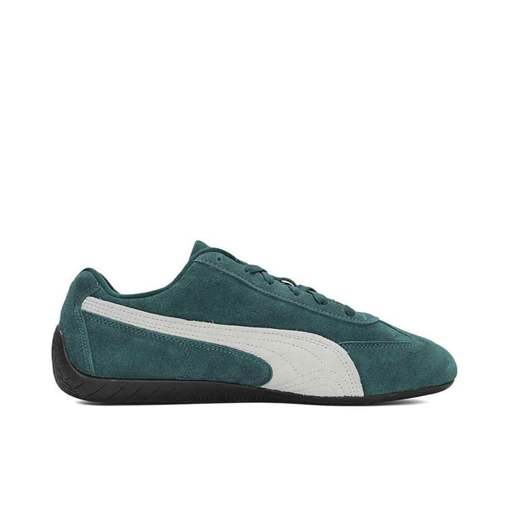 Puma Speedcat OG sneakers in green suede with contrasting Formstrip and black rubber sole.