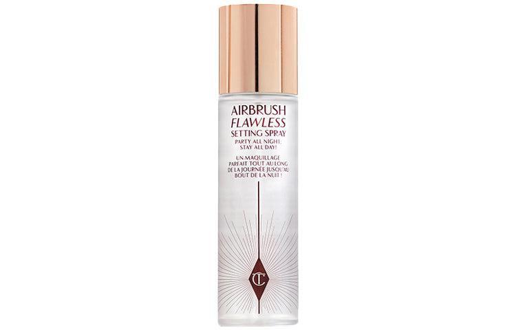 Charlotte Tilbury Airbrush سائل تثبيت مكياج يدوم ويعطي البشرة إشراقة.