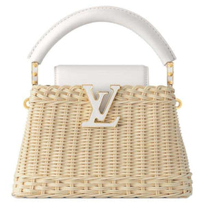 حقيبة Capucines من Louis Vuitton بتصميم Wicker ولون أبيض.