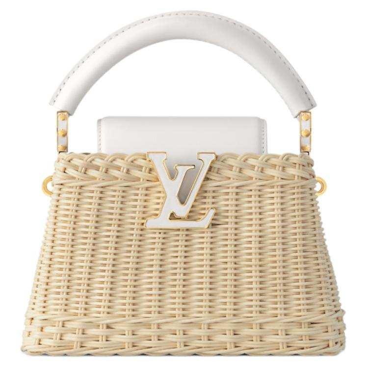 حقيبة Capucines من Louis Vuitton بتصميم Wicker ولون أبيض.