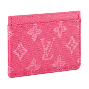 محفظة بطاقات Card Holder وردية بنقشة Monogram.