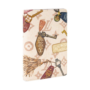 غلاف جواز سفر Monogram بنقشة مفاتيح Louis Vuitton.