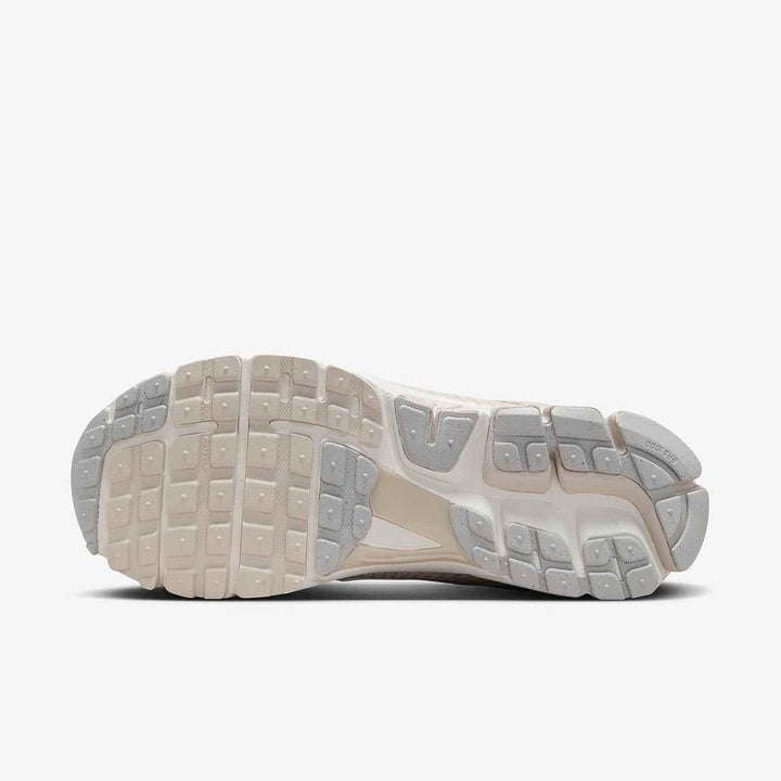 Nike Zoom Vomero 5 sneaker sole with enhanced grip in soft ivory color.