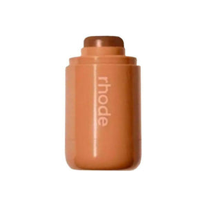 أحمر خدود كريمي Pocket Blush من Rhode لمظهر طبيعي.
