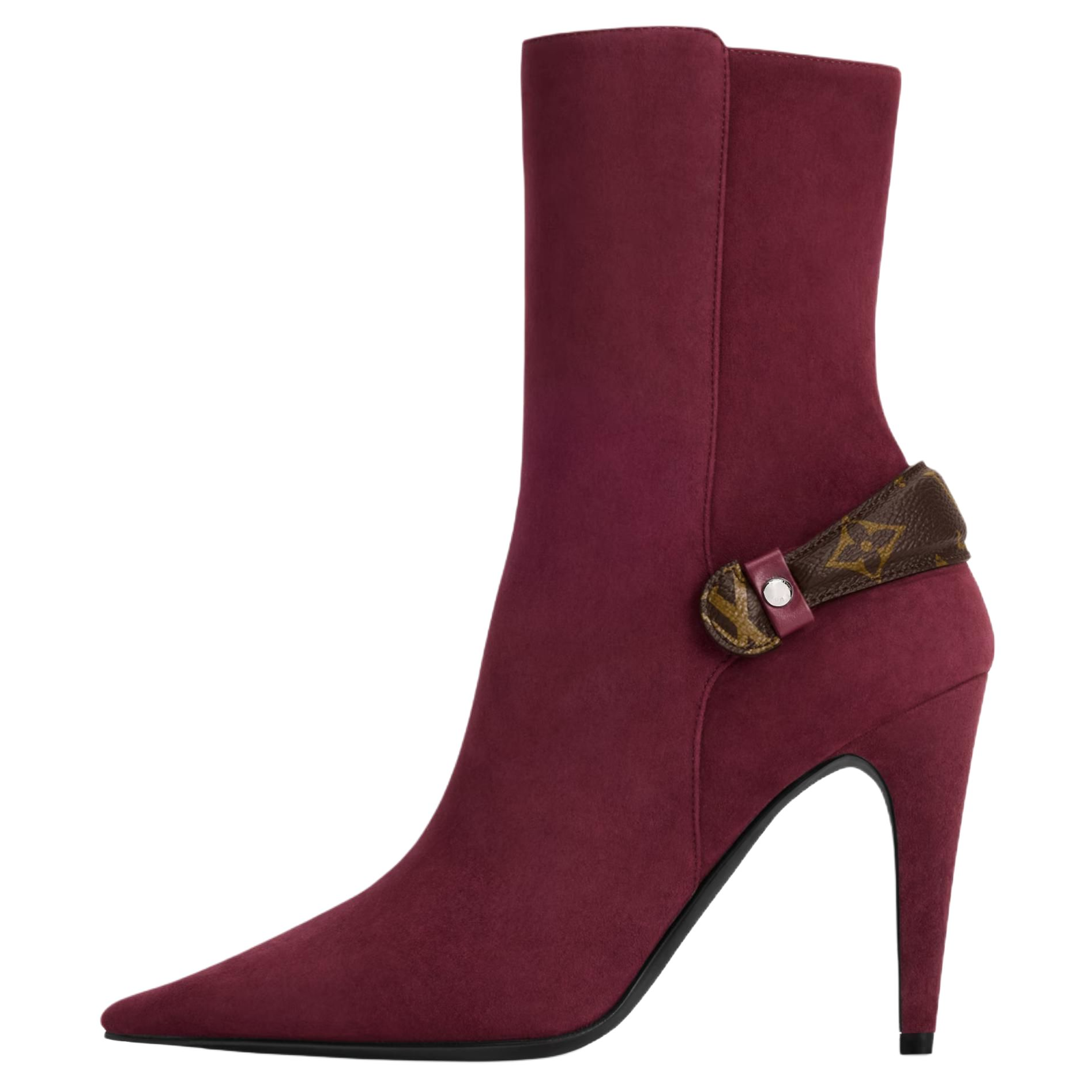 Louis Vuitton حذاء Ankle Boots شمواه باللون العنابي بكعب عالٍ.