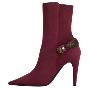 Louis Vuitton حذاء Ankle Boots شمواه باللون العنابي بكعب عالٍ.