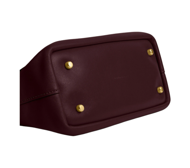 شنطة كوتش COACH ROGUE 35 جلد ناعم عنابي مع لمسات ذهبية وأرجل معدنية للقاعدة