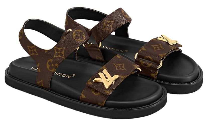 صندل Louis Vuitton فلات بنقشة Monogram وشعار ذهبي فاخر.