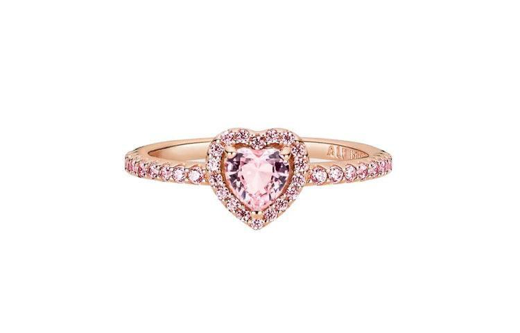 pandora rings خاتم وردي من زيركونيا بطابع رومانسي وأنيق.
