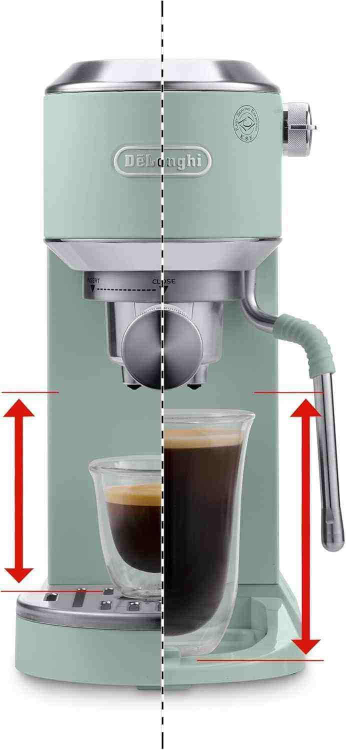 ماكينة DeLonghi لتحضير Espresso و Cold Brew بتصميم أنيق.