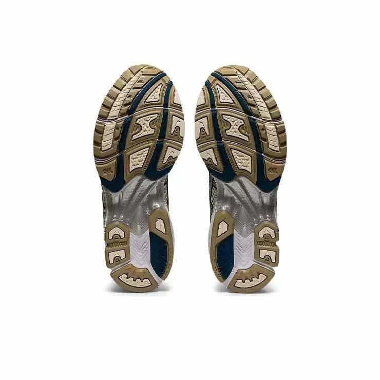 Asics Gel Kayano 14  حذاء ذهبي فضي.