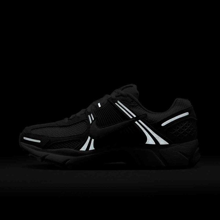 Nike VOMERO 5 breathable shock-absorbing women's sneakers in black, side view.