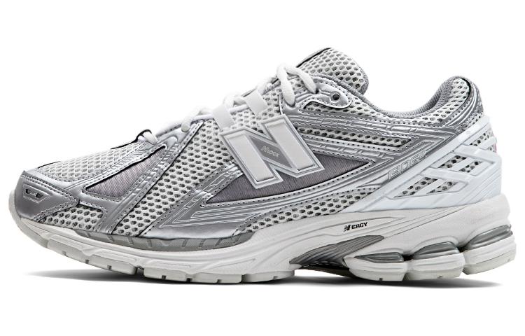 حذاء New Balance 1906R رياضي باللون الفضي