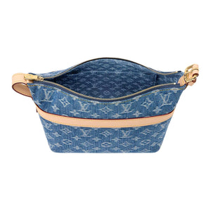 حقيبة Louis Vuitton Vanity بتصميم قماش الجينز الأزرق المميز.