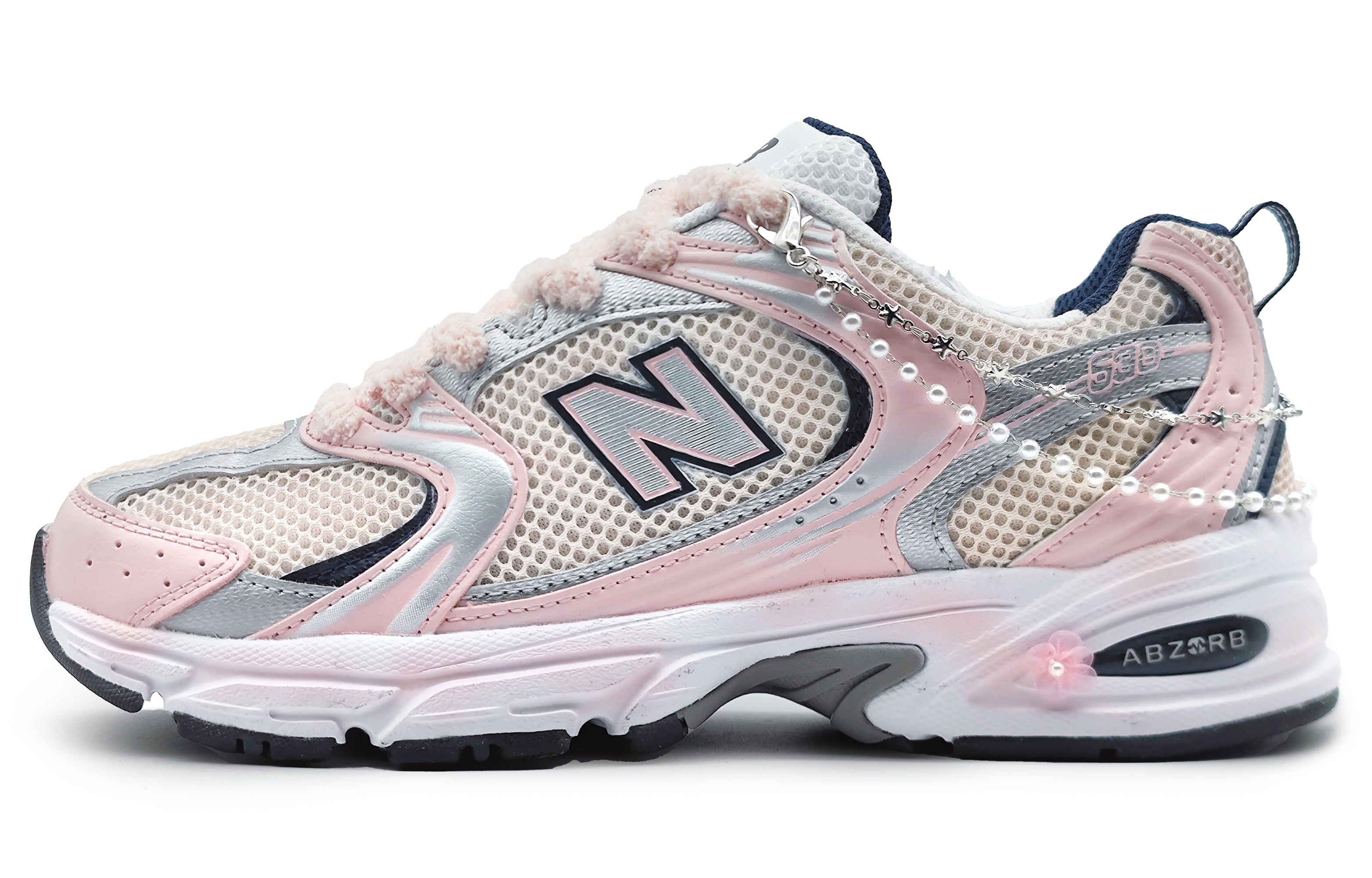 حذاء New Balance 530 نسائي بتصميم اللؤلؤ واللون الوردي