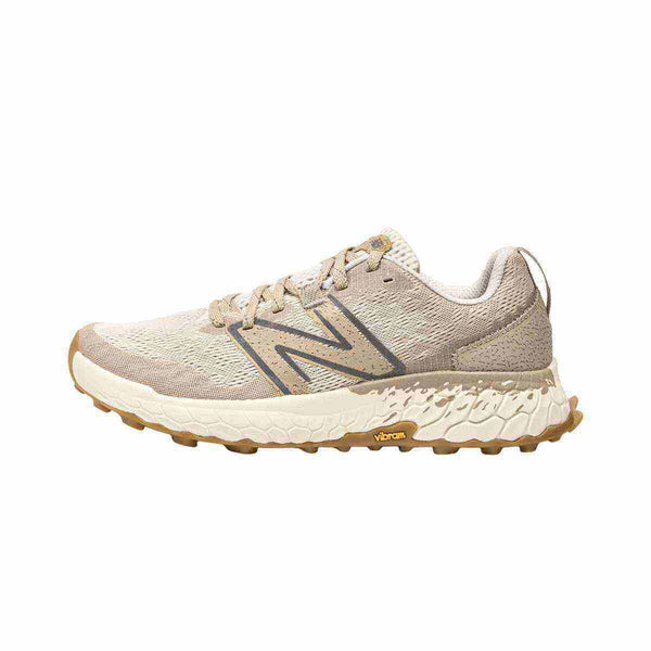 New Balance حذاء رياضي بيج خفيف ومناسب لجميع التضاريس بنعل قوي وتهوية ممتازة