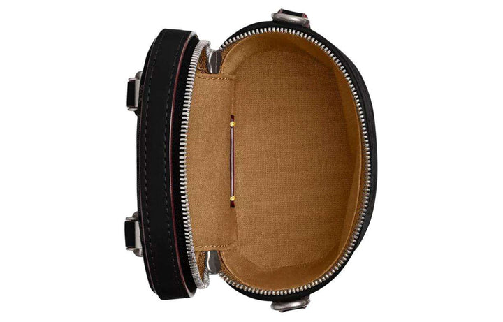 حقيبة Coach Trail 12 ميني من كوتش بقماش جاكار أسود وداخلية كريمية وأكسسوارات معدنية أنيقة