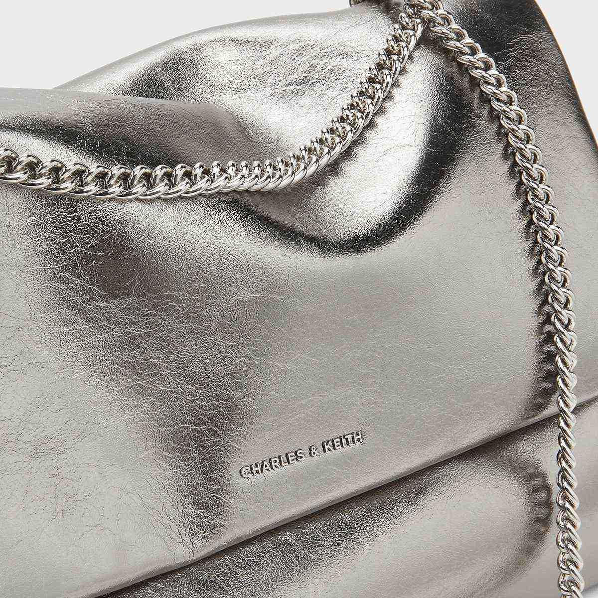 حقيبة Charles & Keith لون Metallic Silver مع سلسلة كتف.