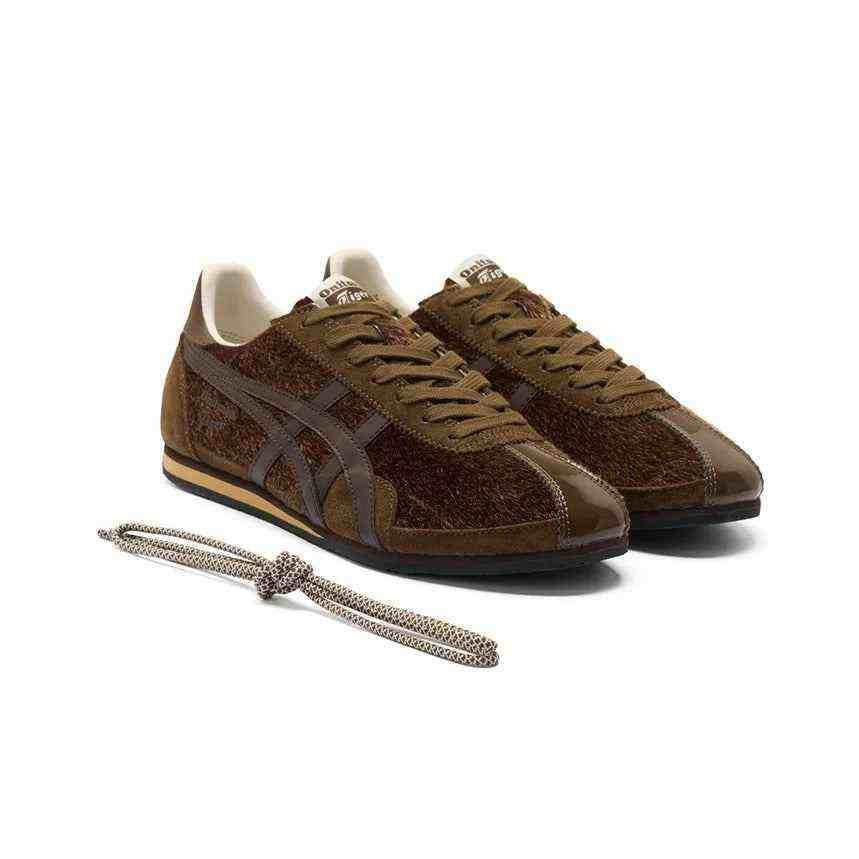حذاء Onitsuka Tiger Mexico 66 بتصميم بني فاخر.