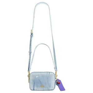 حقيبة Coach Camera Bag من قماش Denim باللون الأزرق.