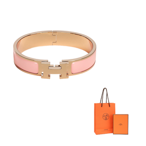 سوار H Bracelet أنيق بلون Rose Gold ووردي.