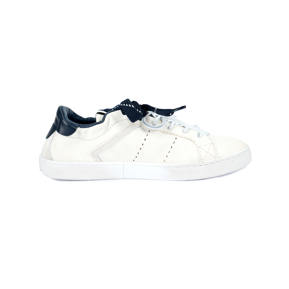 حذاء Sneakers من Miu Miu جلد أبيض وتفاصيل Navy Blue.