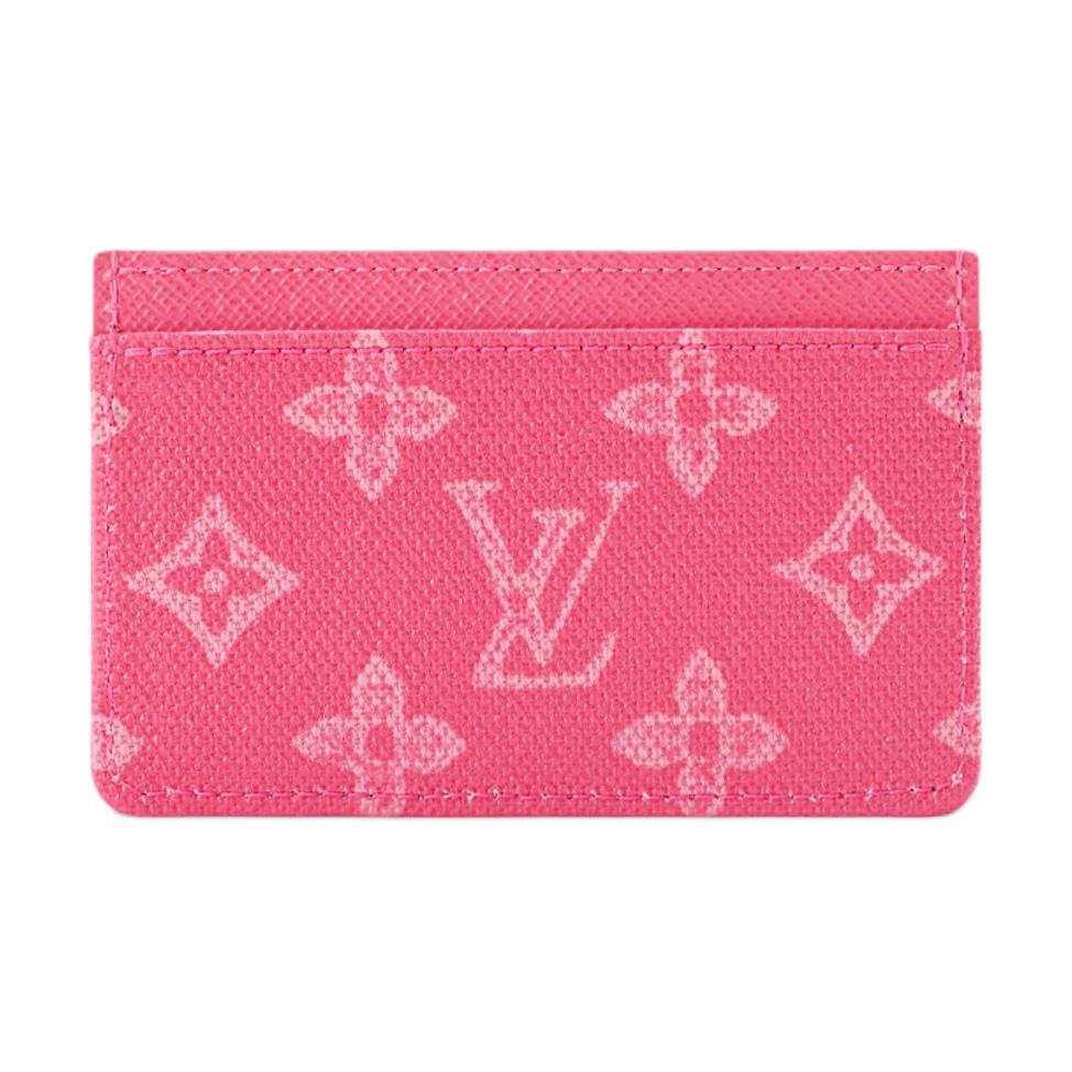 محفظة بطاقات Card Holder وردية بنقشة Monogram.