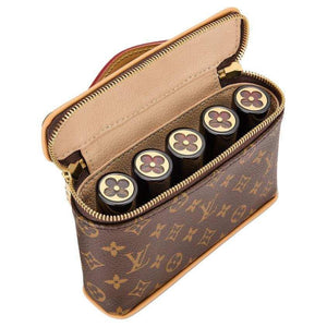حقيبة مكياج Louis Vuitton Vanity Case بنقشة Monogram الأيقونية.