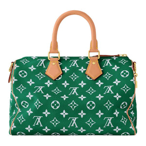 حقيبة Louis Vuitton Speedy 30 بلون أخضر مميز وأنيق.