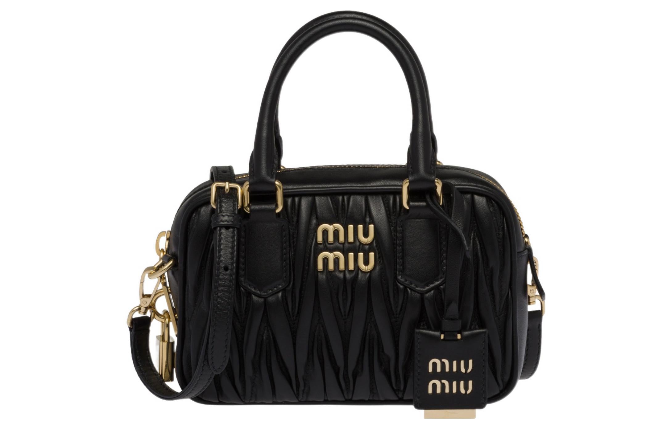 حقيبة Miu Miu جلد أسود مبطن مع قفل ذهبي