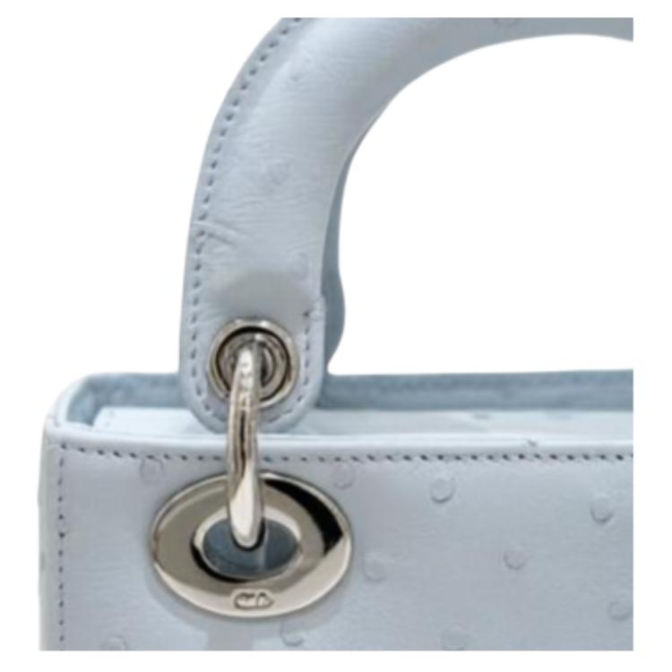 شنطة Lady Dior جلد نعام باللون الأزرق السماوي