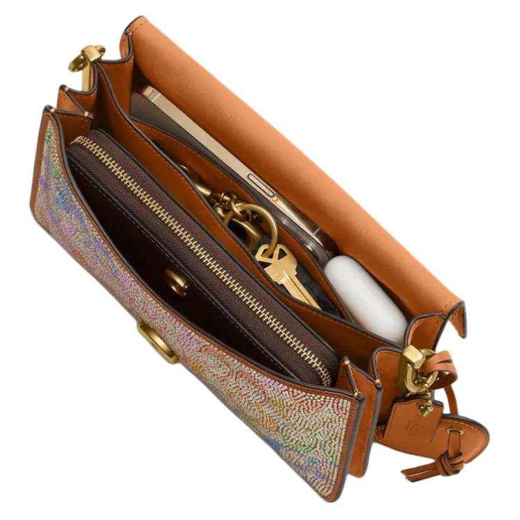حقيبة Coach Shoulder Bag مرصعة بالكريستال اللامع.