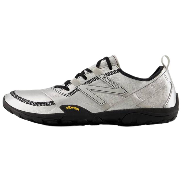 حذاء New Balance Minimus رياضي مريح باللون الفضي