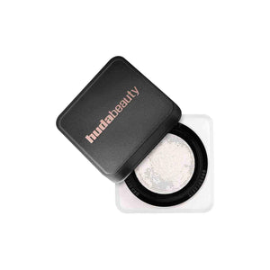 Huda Beauty Easy Bake Loose Powder.