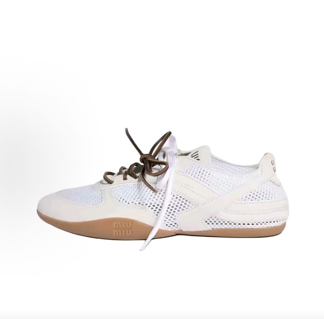 حذاء Miu Miu رياضي شبكي باللون الأبيض