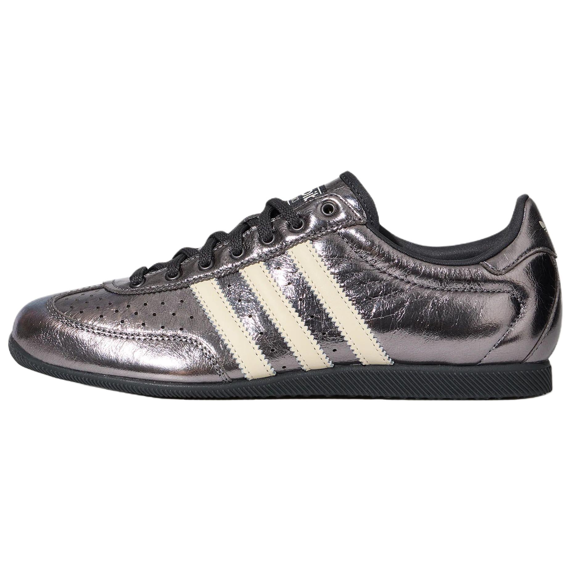 حذاء رياضي أصلي adidas Changle بلون رمادي ميتالك