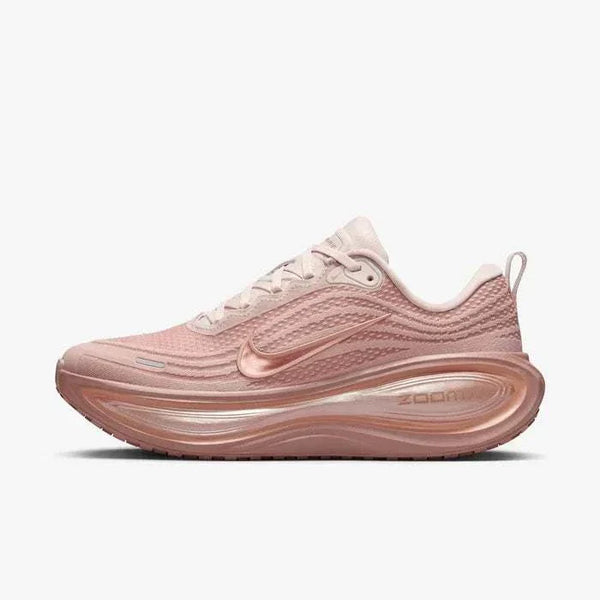 حذاء جري نسائي Nike Vomero Plus وردي بوسادة ZoomX ونعل متين وتصميم شبكي للتهوية