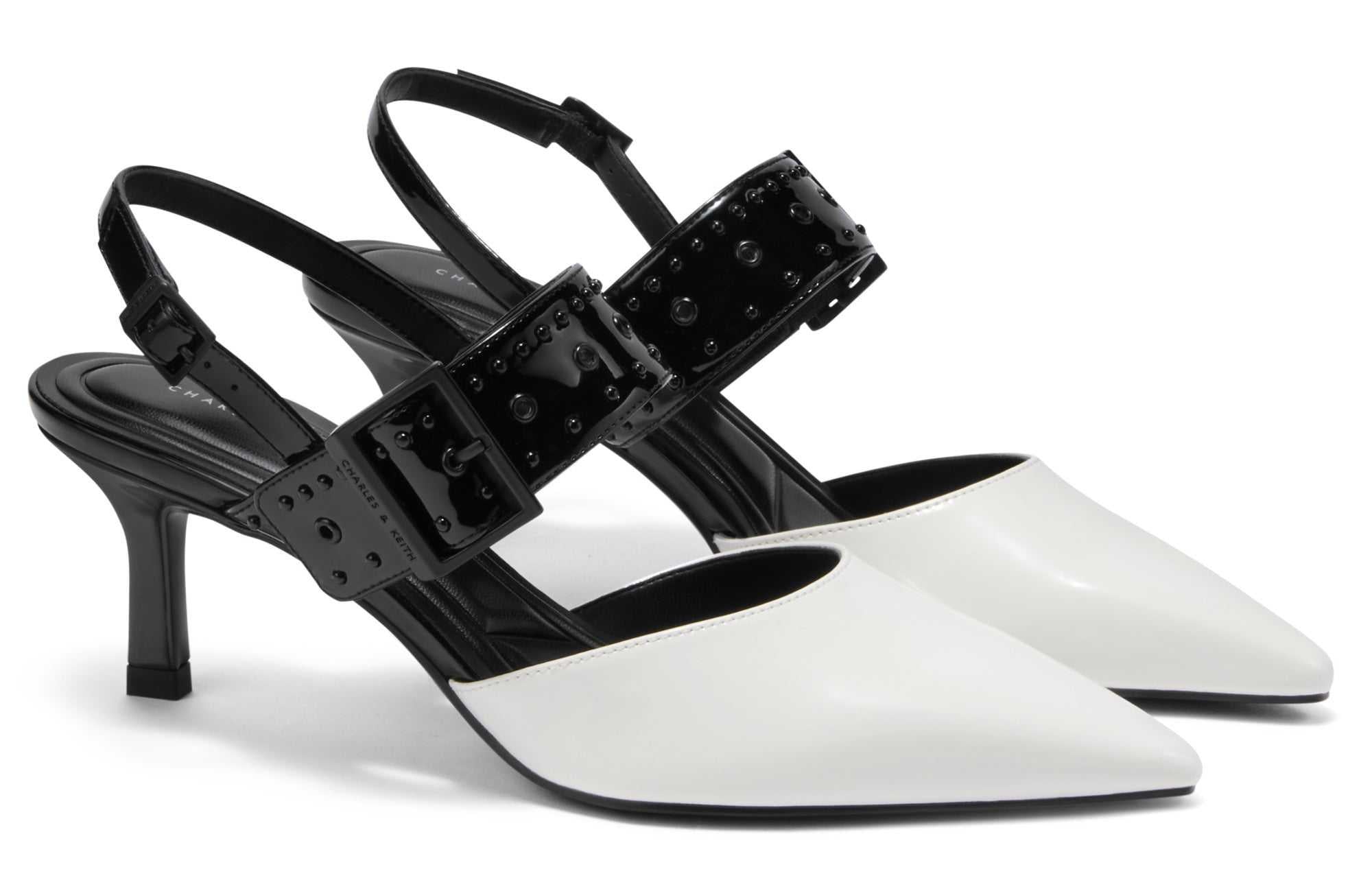 حذاء كعب Slingback أبيض وأسود بمقدمة مدببة CHARLES & KEITH.