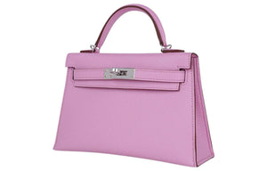 حقيبة Hermès Kelly Mini 2 باللون الوردي المميز.