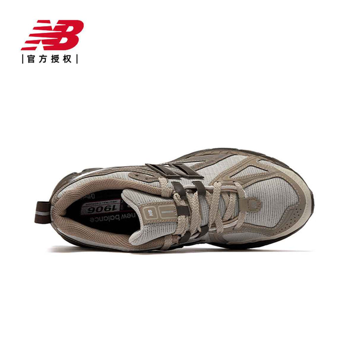 حذاء New Balance 1906R بيج مع لمسات بنية بتصميم رياضي مريح وتقنية N-ergy.