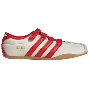 حذاء Adidas Tokyo أبيض وأحمر بتصميم كلاسيكي مريح.