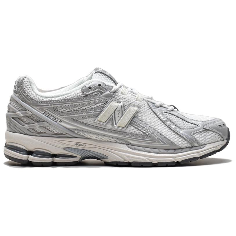 حذاء رياضي New Balance 1906R مريح باللون الفضي والأبيض