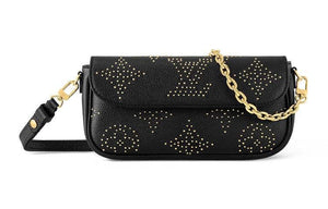 LOUIS VUITTON Black.