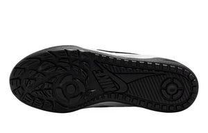 حذاء Nike كاجوال مريح باللون الوردي الفاتح.