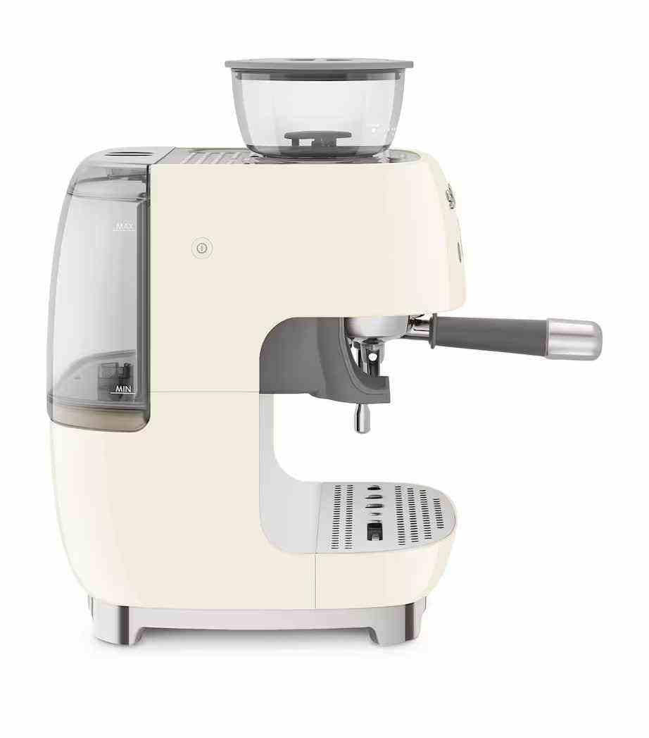 ماكينة اسبريسو SMEG Espresso Machine بمطحنة مدمجة وتصميم كلاسيكي.