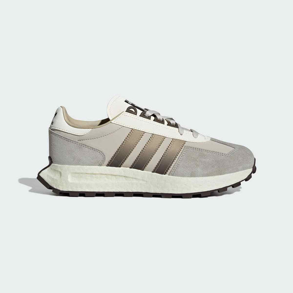 Classic adidas Clover sneaker with sleek stripes, ideal for daily wear and long walks.