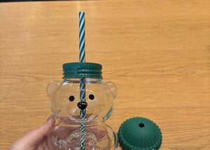 كوب زجاجي Starbucks بتصميم الدب مع غطاء سيليكون أخضر.