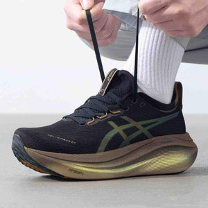 حذاء ركض ASICS GEL-NIMBUS 27 PLATINUM باللون الأسود للرجال.