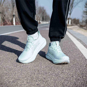 حذاء جري ASICS Gel-Nimbus 27 مريح بلون Pure Aqua.