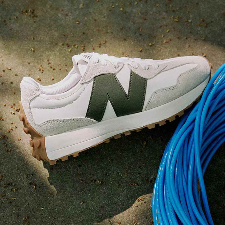 New Balance | حذاء بتصميم عصري وخفيف - رفعة